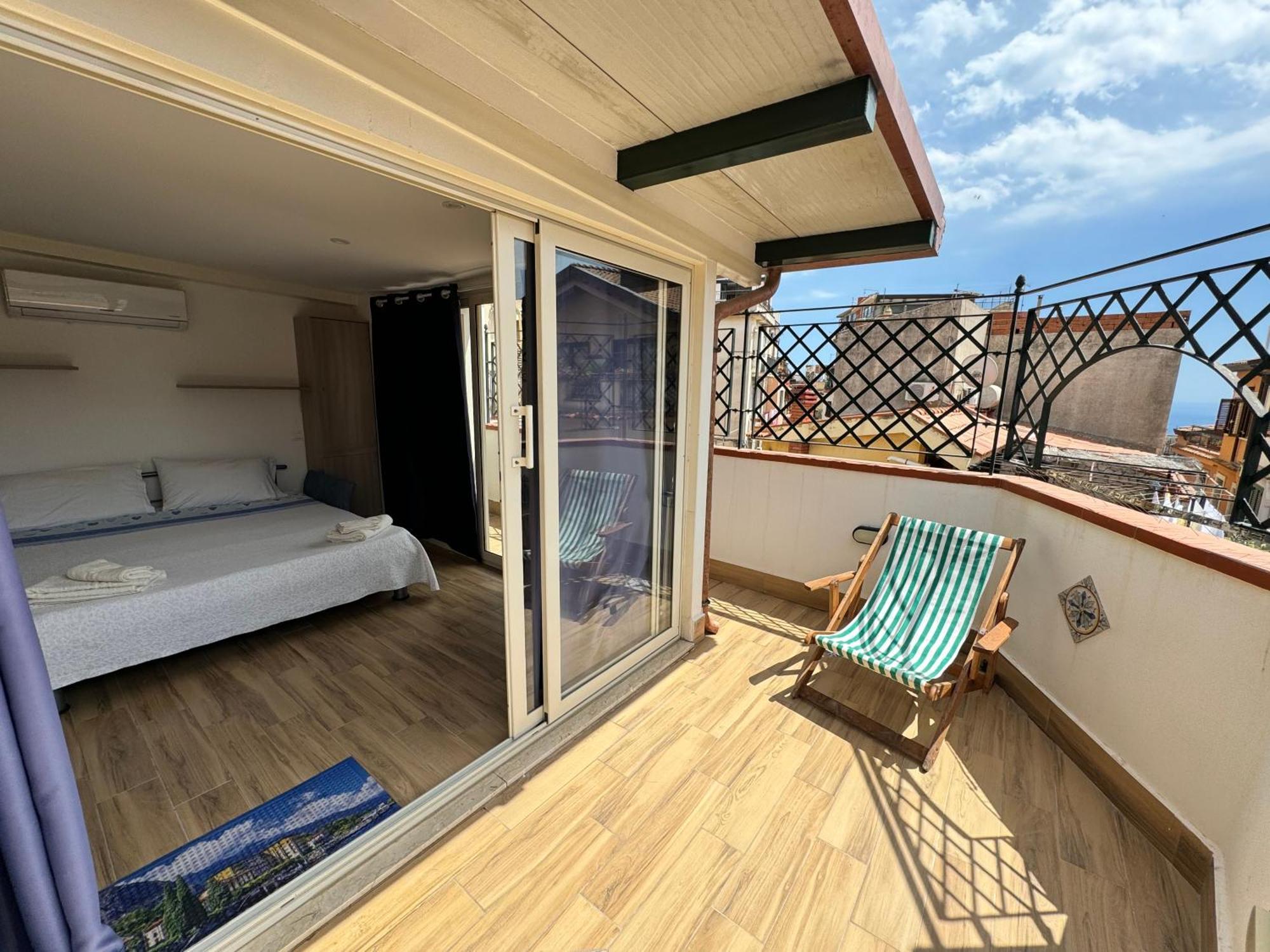 Taormina'S Sun Apartment Екстериор снимка